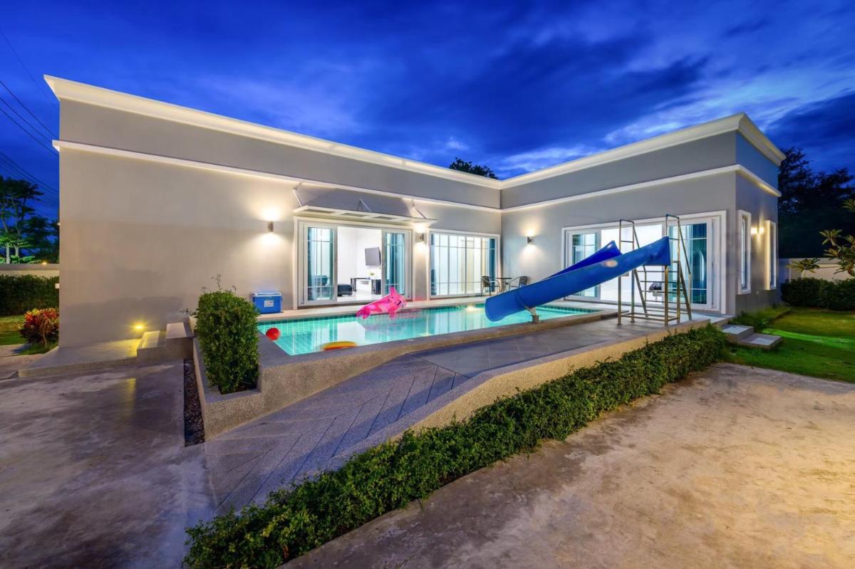 Mountain View Village The Boutique - Housity