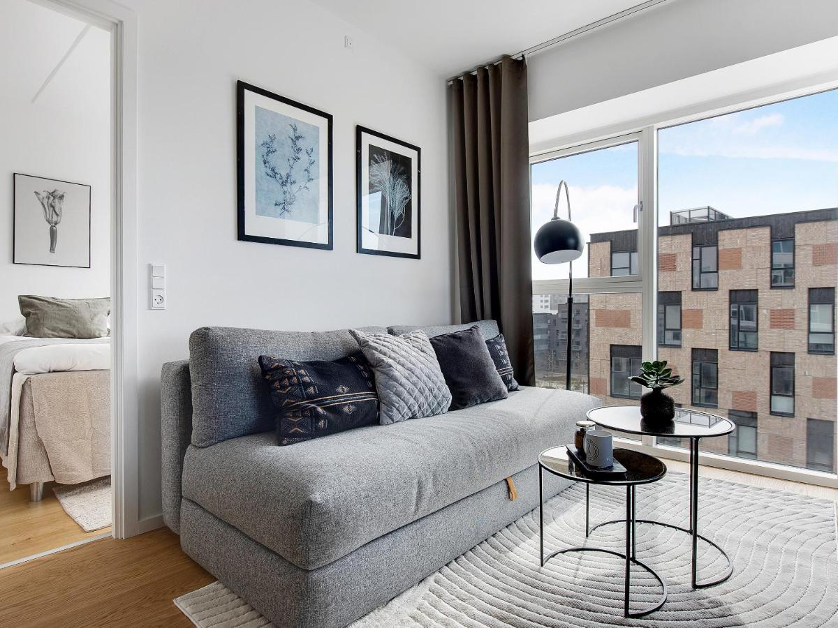 Sanders Arena - Chic Three-Bedroom Apartment Close to Metro Station - Housity