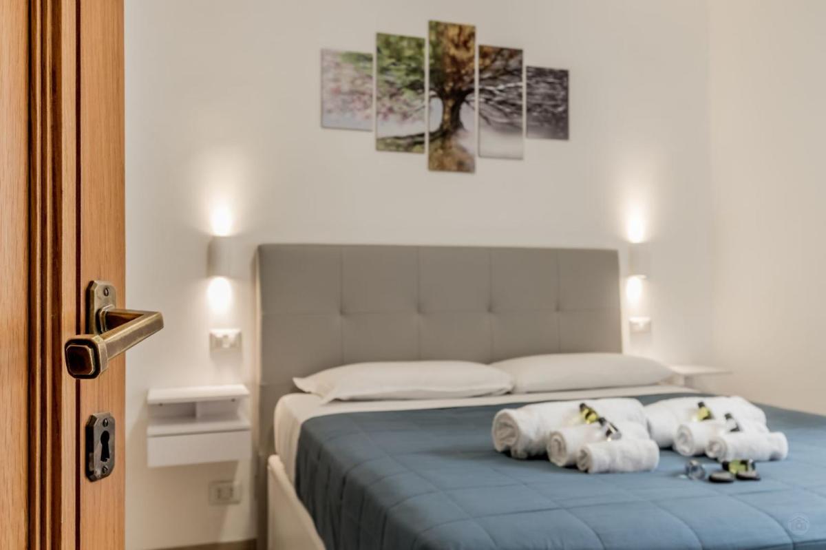 Frezza's Holidays - Housity