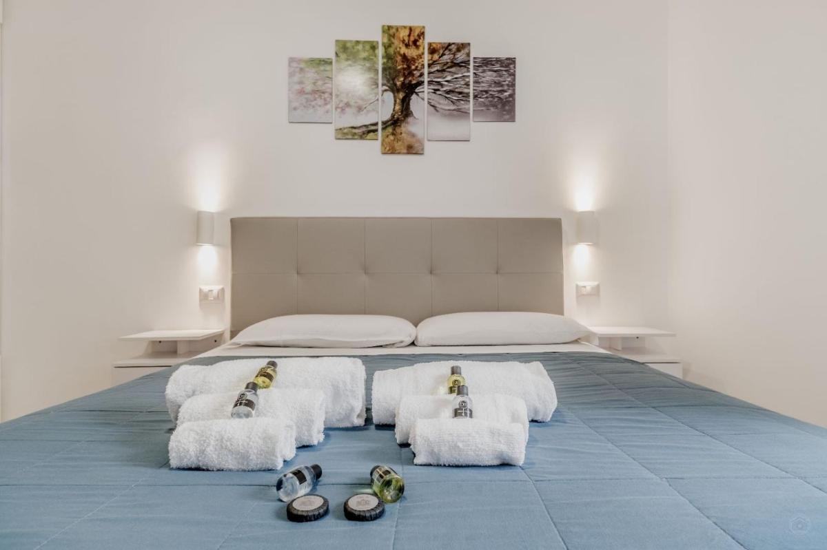 Frezza's Holidays - Housity