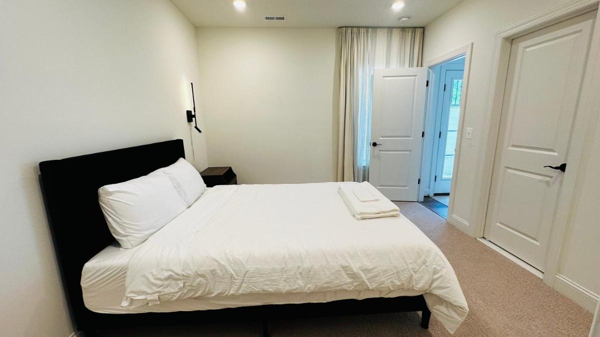 Brand New Spacious 2br - 2bth Basement - Housity