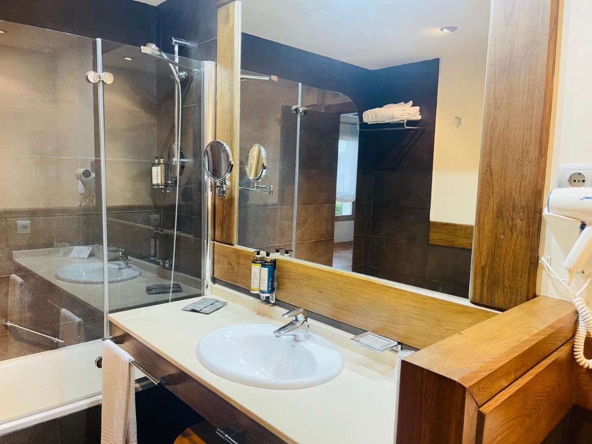 Un baño de Hosteria de Torazo Nature Hotel & Spa