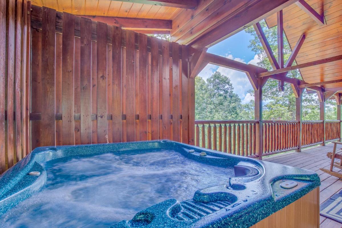 Hemlock Manor, 3 Bedrooms, Sleeps 10, WiFi, Game Room, Hot Tub, Fireplace - Housity