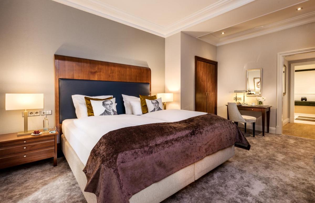 Ein Bett oder Betten in einem Zimmer der Unterkunft Maison Messmer - ein Mitglied der Hommage Luxury Hotels Collection