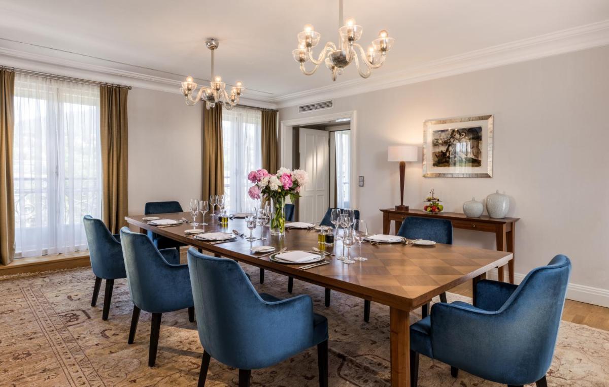 Ein Sitzbereich in der Unterkunft Maison Messmer - ein Mitglied der Hommage Luxury Hotels Collection