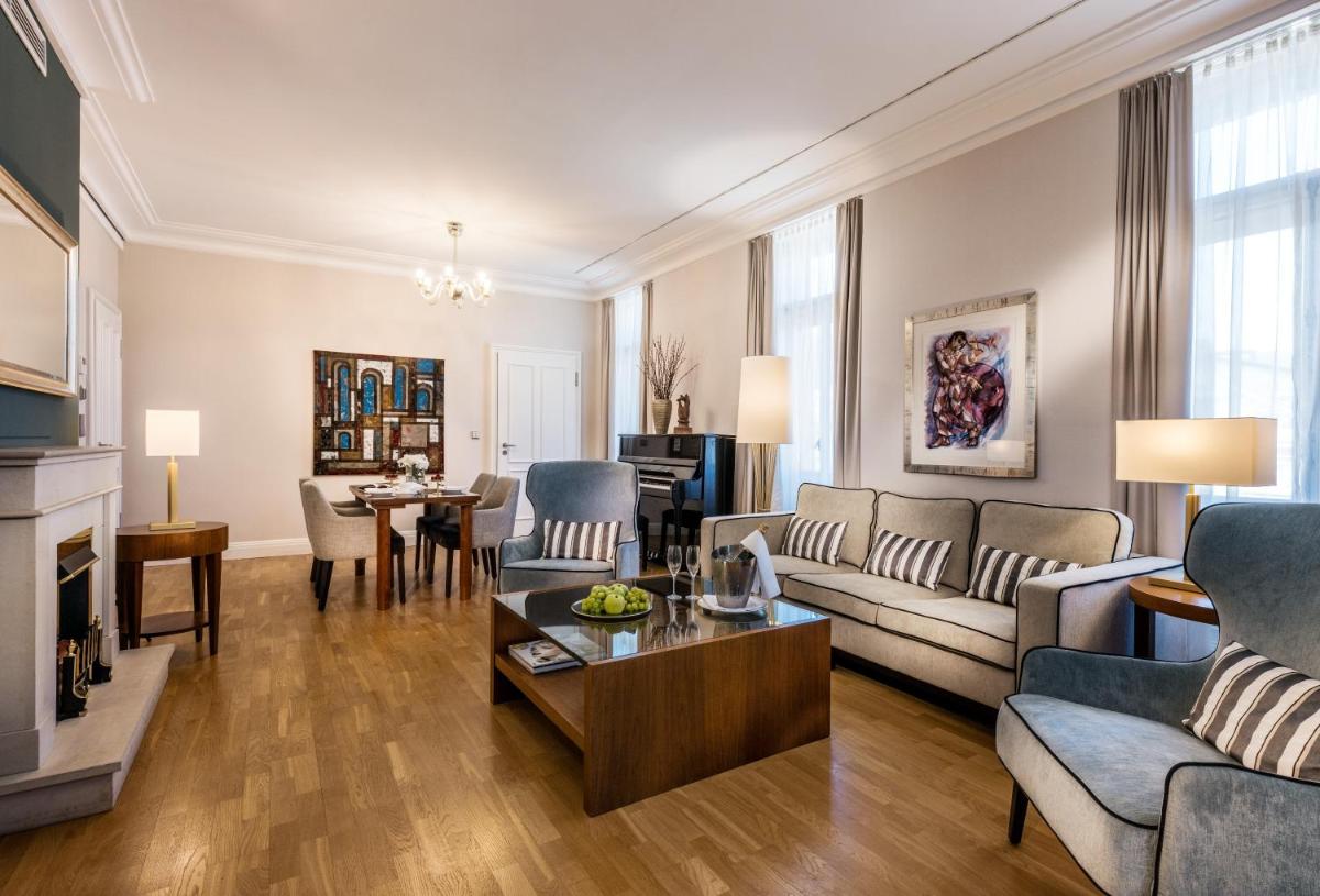 Ein Sitzbereich in der Unterkunft Maison Messmer - ein Mitglied der Hommage Luxury Hotels Collection