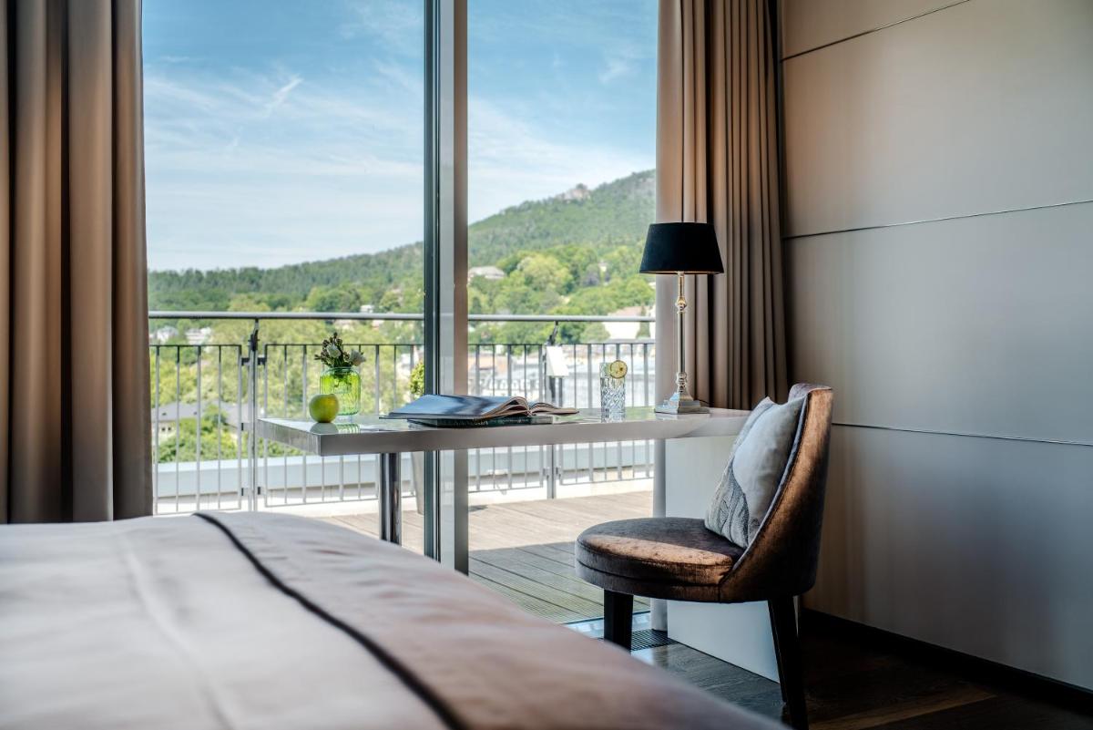 Ein allgemeiner Bergblick oder ein Berglick von des Hotels aus