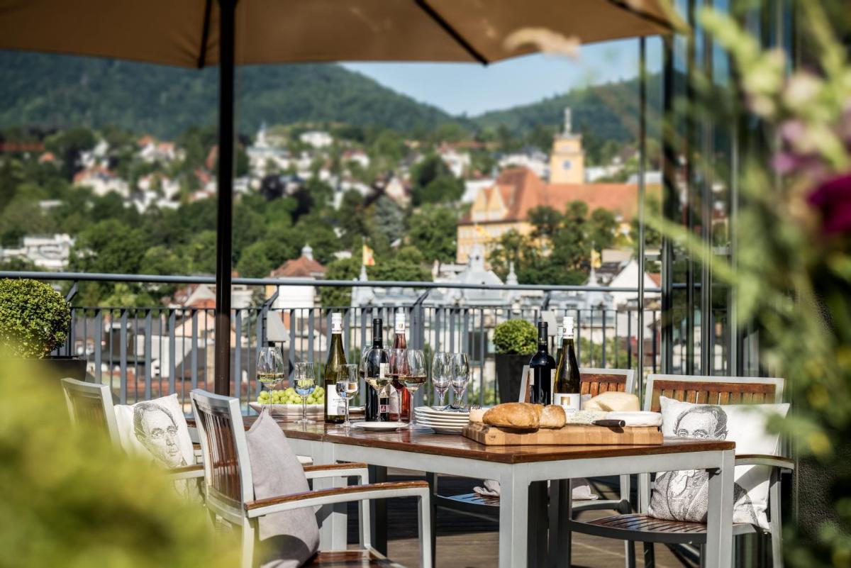 Ein allgemeiner Bergblick oder ein Berglick von des Hotels aus