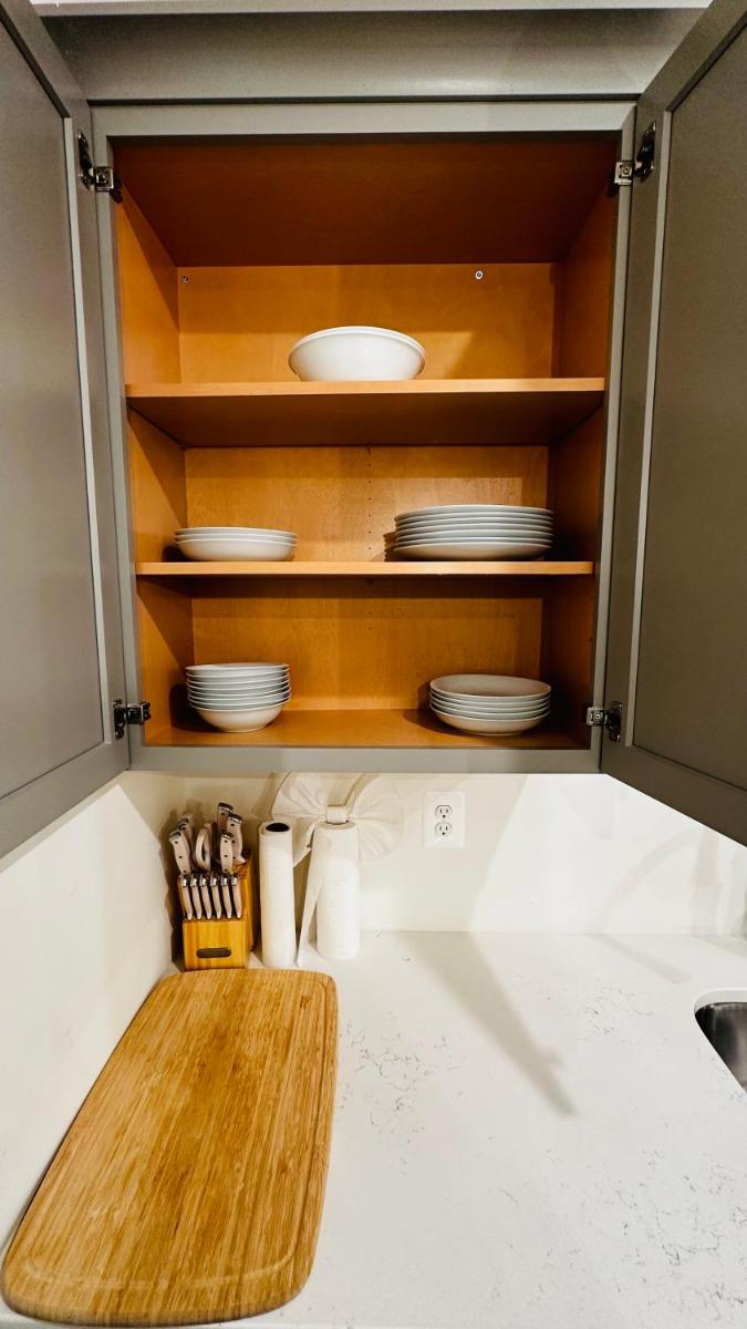 Brand New Spacious 2br - 2bth Basement - Housity
