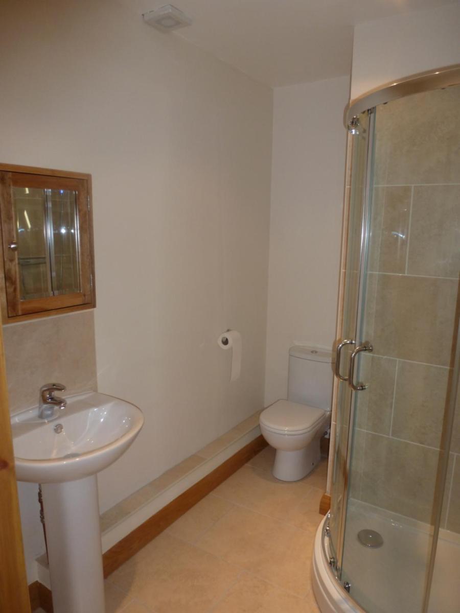 Mile House Barn Bed & Breakfast - Housity