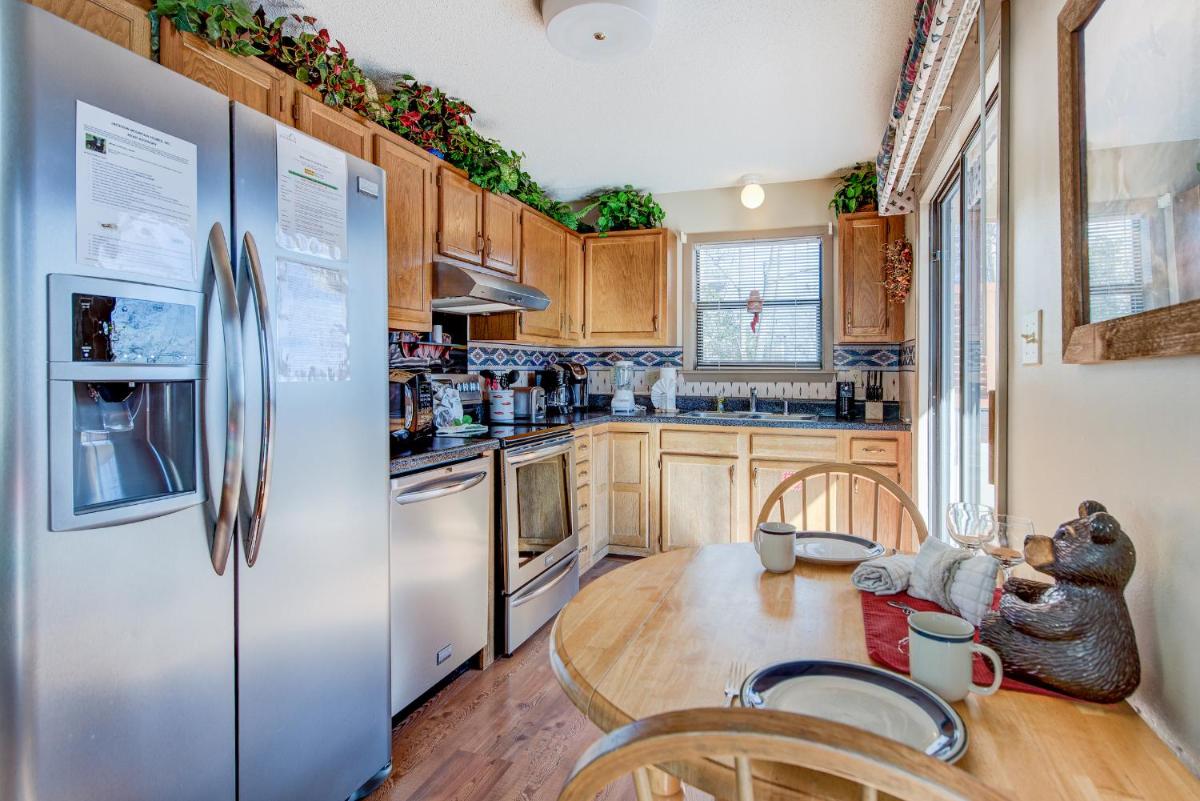 God's View, 2 Bedrooms, Pet Friendly, Mountain View, Hot Tub, Sleeps 4 - Housity