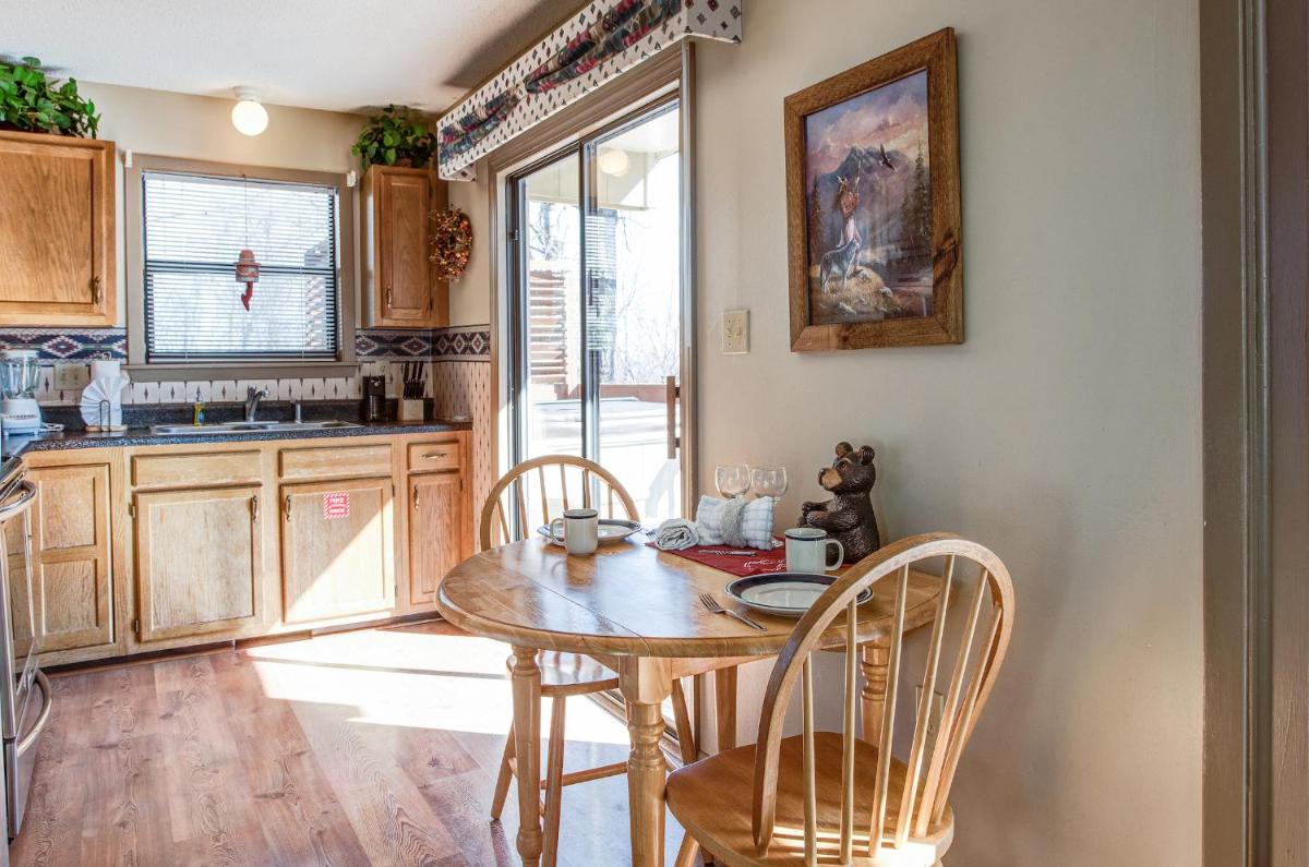 God's View, 2 Bedrooms, Pet Friendly, Mountain View, Hot Tub, Sleeps 4 - Housity
