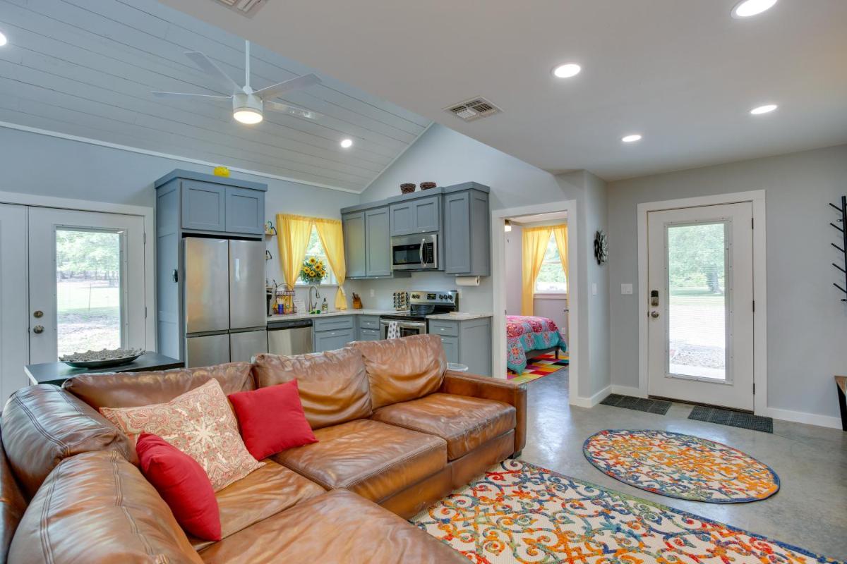 Cozy Mount Vernon Cabin Rental Near Fishing Lakes! - Housity