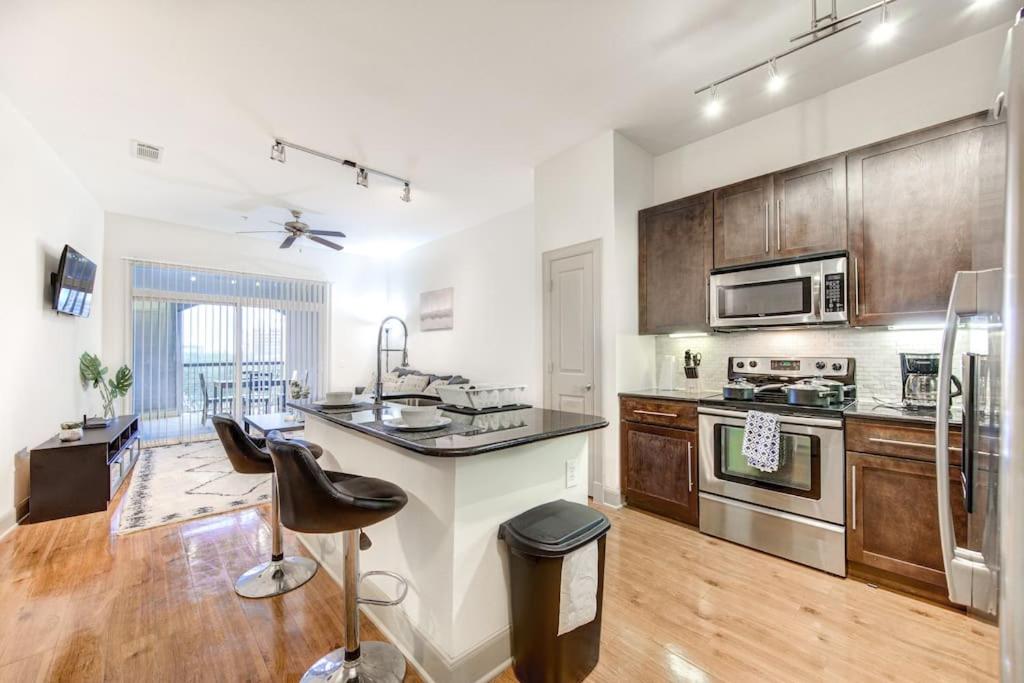 Resort-style Pool, Gym/Garage, 1Br, Medical Center - Housity