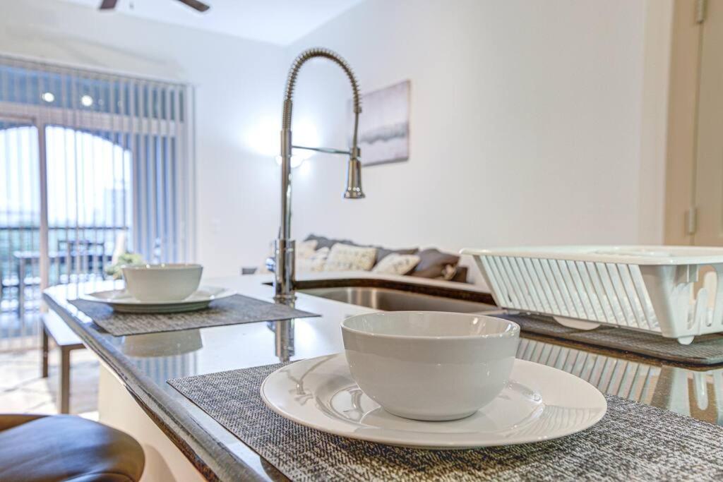 Resort-style Pool, Gym/Garage, 1Br, Medical Center - Housity