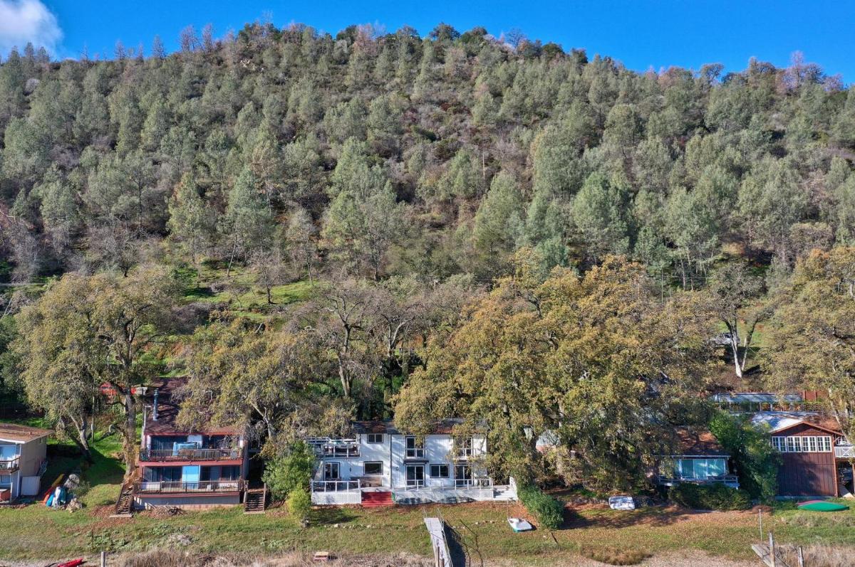 Sunrise Lake Escape - Housity