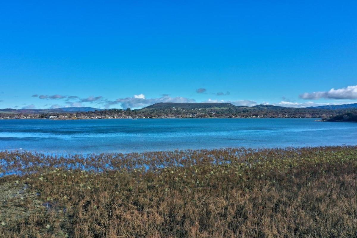 Sunrise Lake Escape - Housity