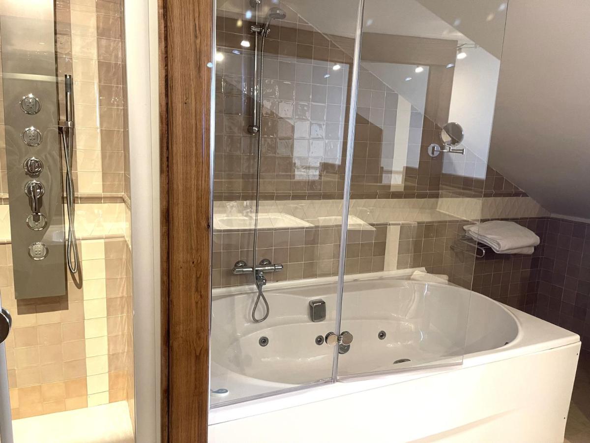 Un baño de Hosteria de Torazo Nature Hotel & Spa