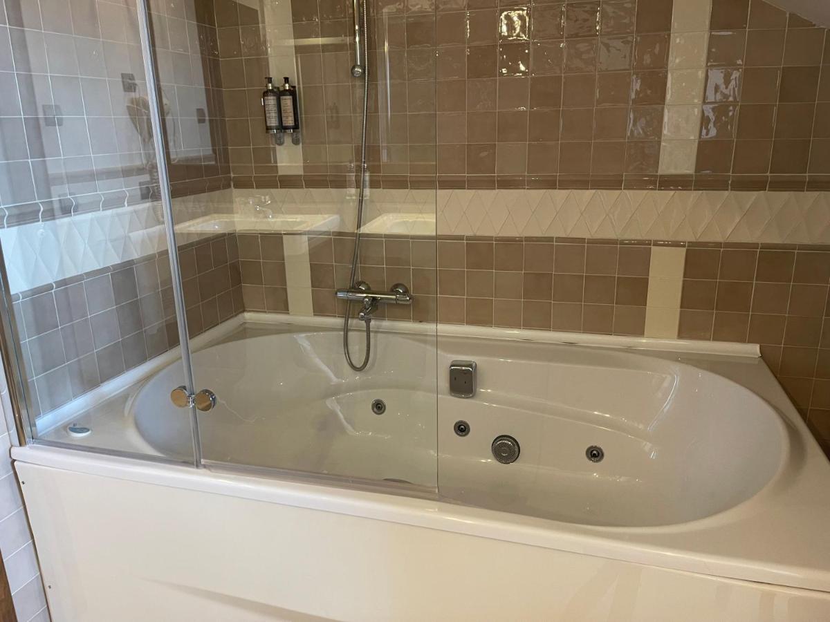 Un baño de Hosteria de Torazo Nature Hotel & Spa