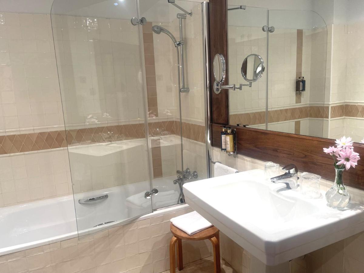 Un baño de Hosteria de Torazo Nature Hotel & Spa