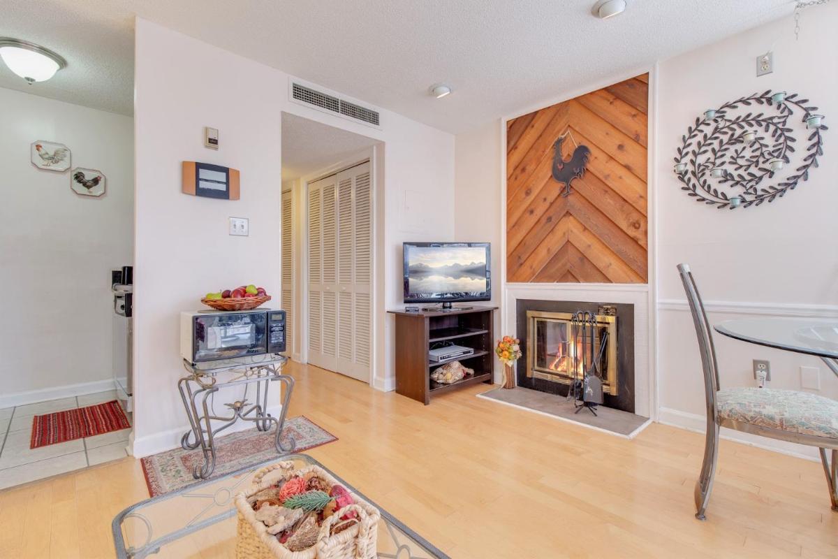 A Tennessee Joy, 1 Bedroom, Indoor Pool, WiFi, Fireplace, Sleeps 2 - Housity