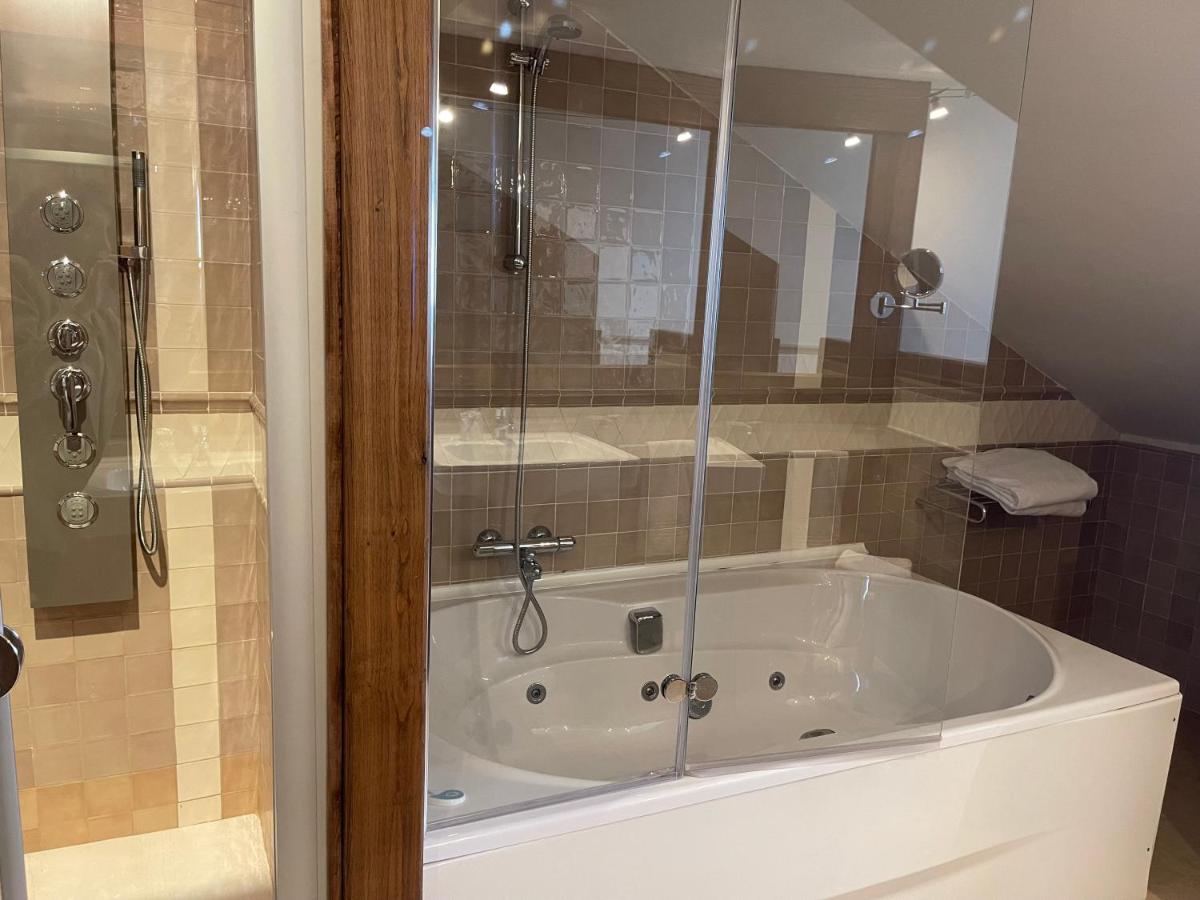 Un baño de Hosteria de Torazo Nature Hotel & Spa