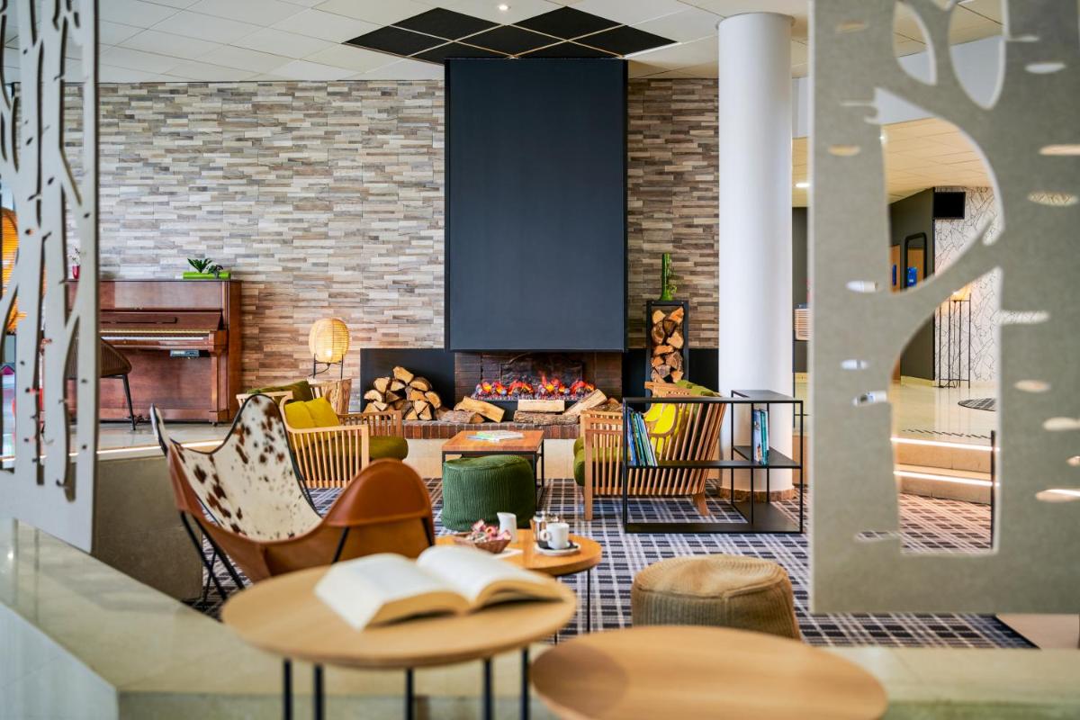 Coin salon dans l'établissement Novotel Senart Golf De Greenparc