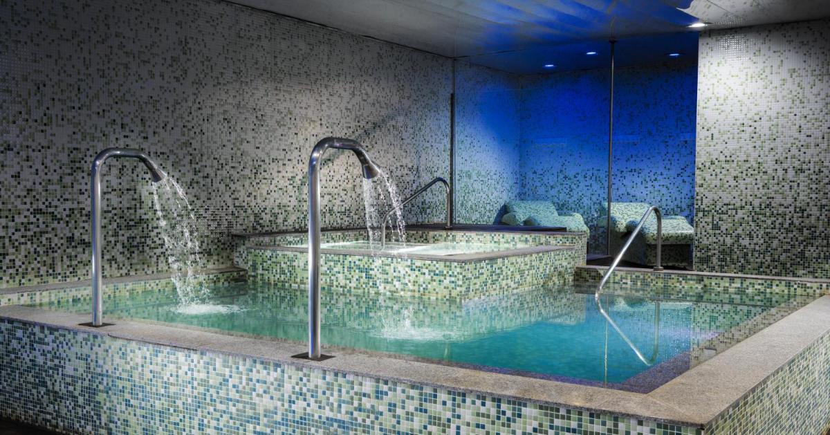 Piscina en o cerca de H10 Marina Barcelona