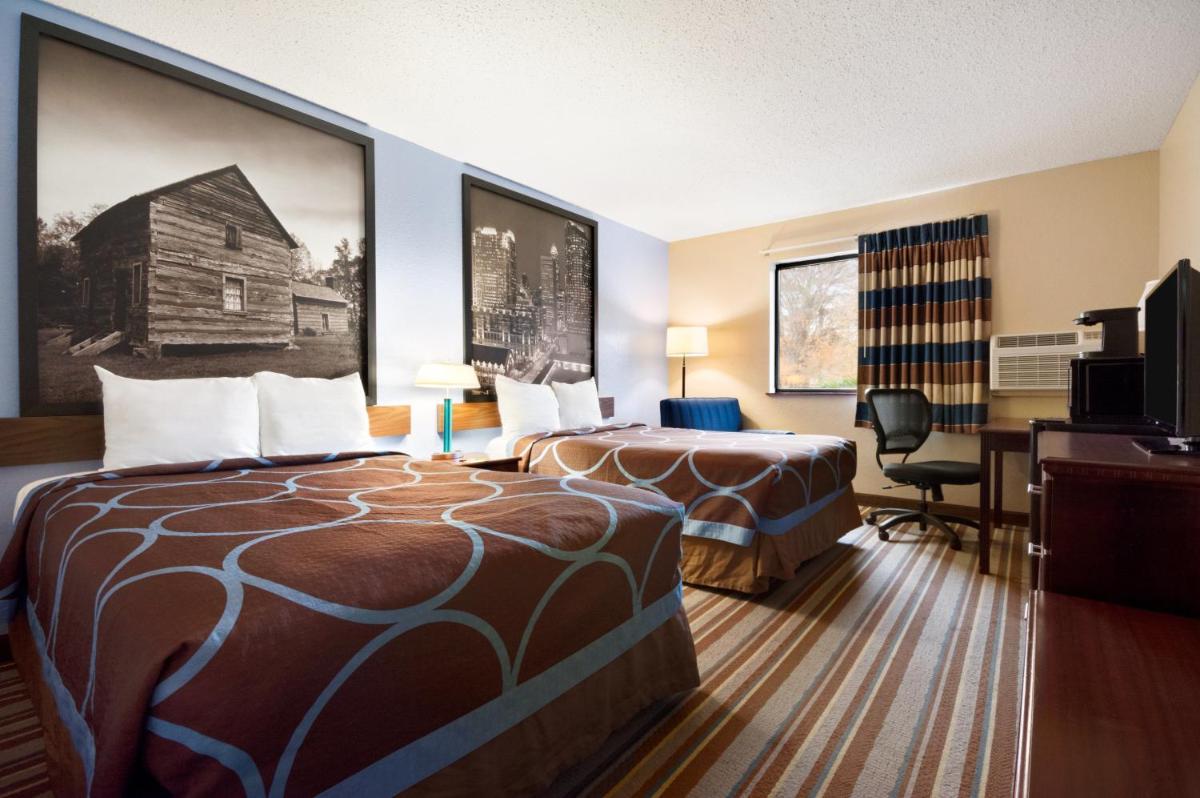 Super 8 by Wyndham Charlotte University - Housity