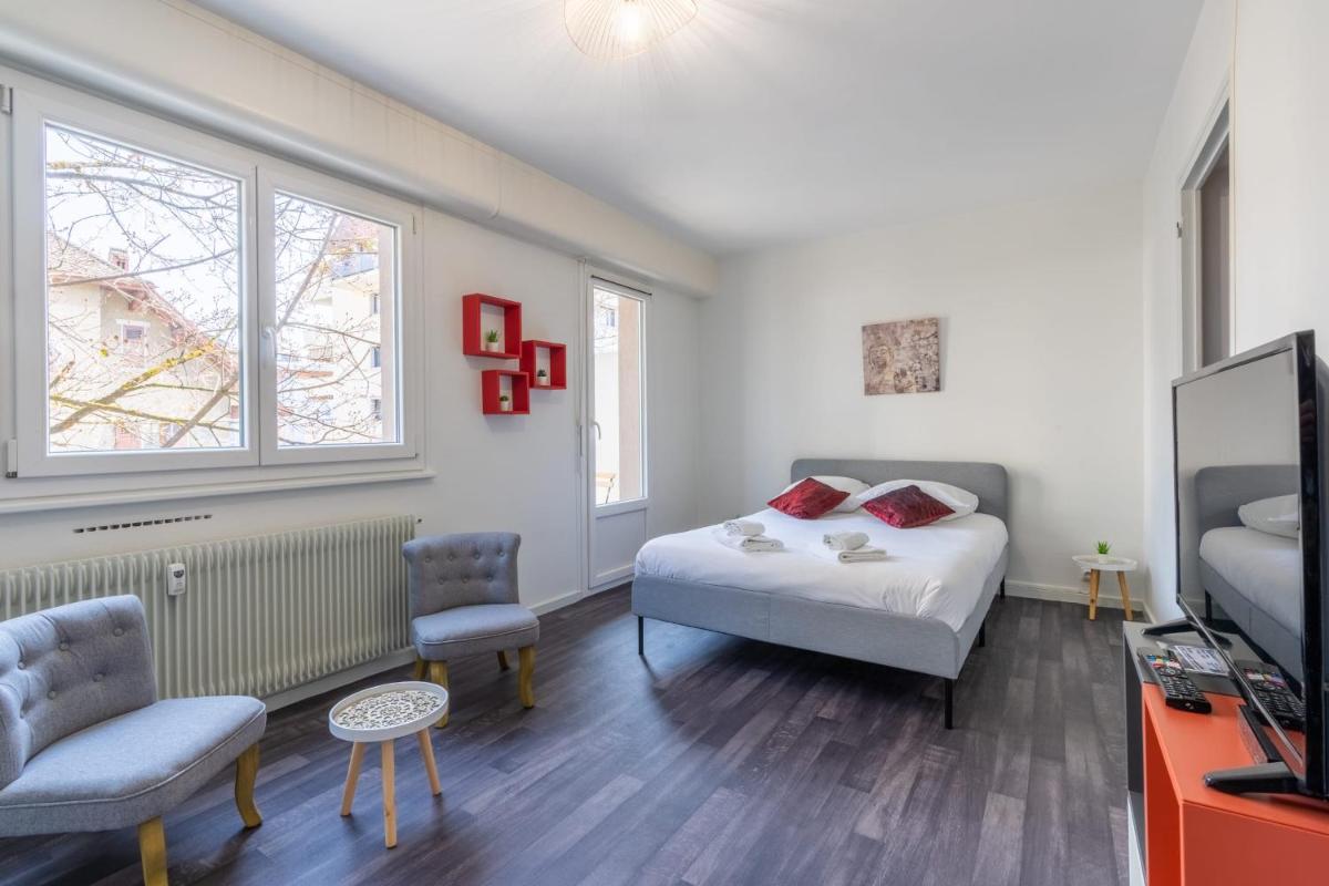 GuestReady - Central Studio With Lake View - Housity
