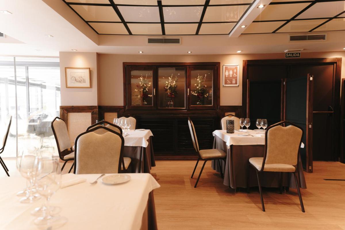 Un restaurante o sitio para comer en Hotel Spa Balfagon
