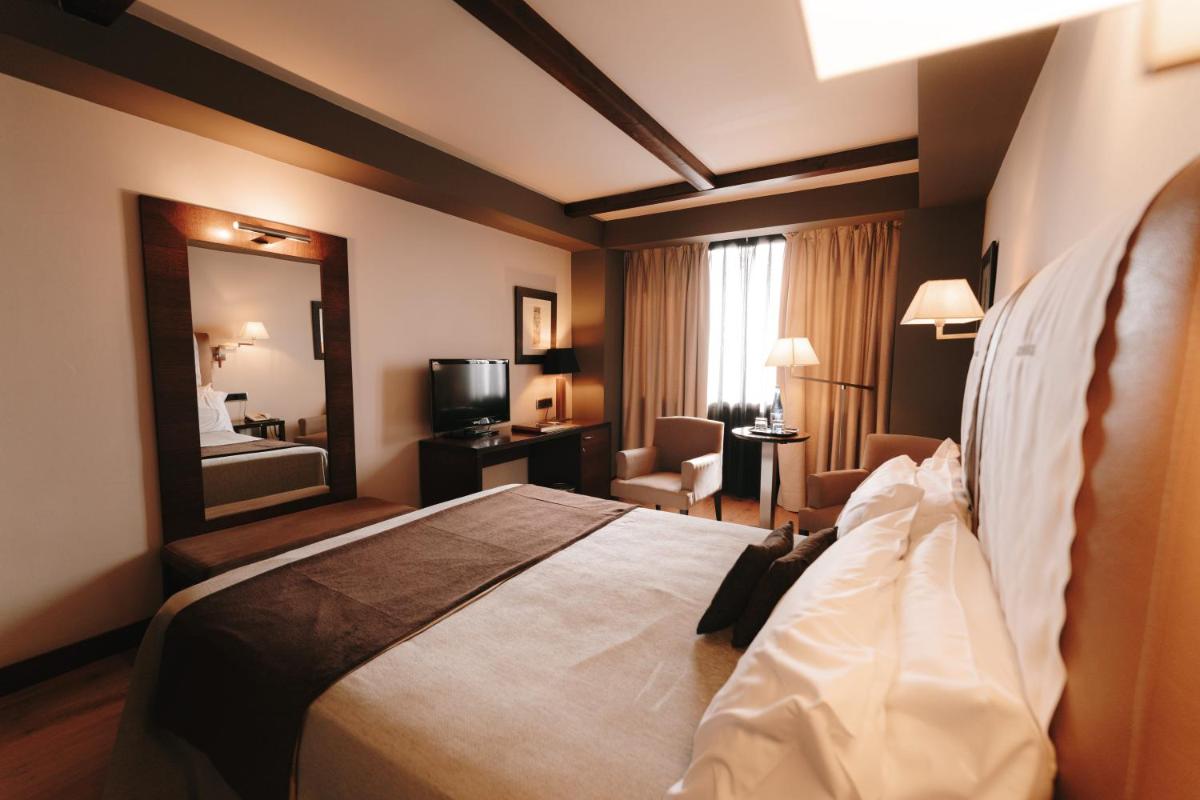 Cama o camas de una habitación en Hotel Spa Balfagon