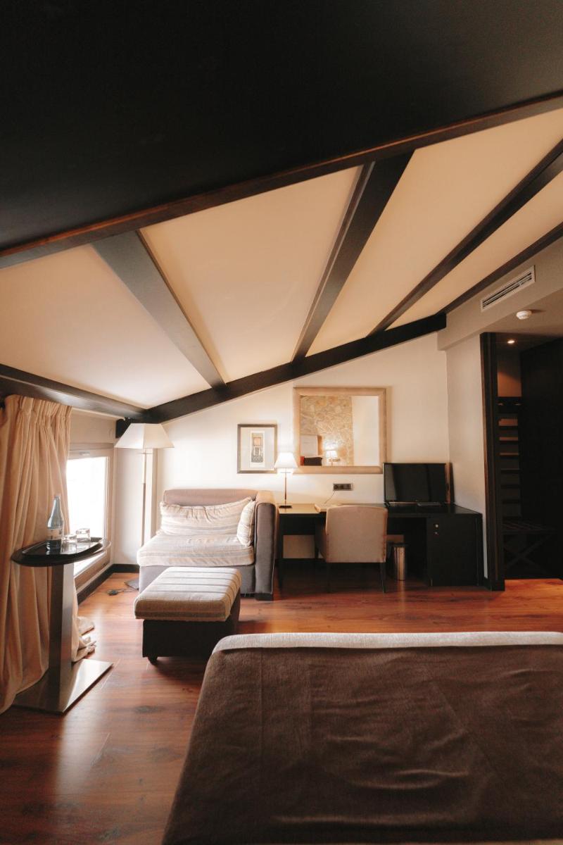 Cama o camas de una habitación en Hotel Spa Balfagon