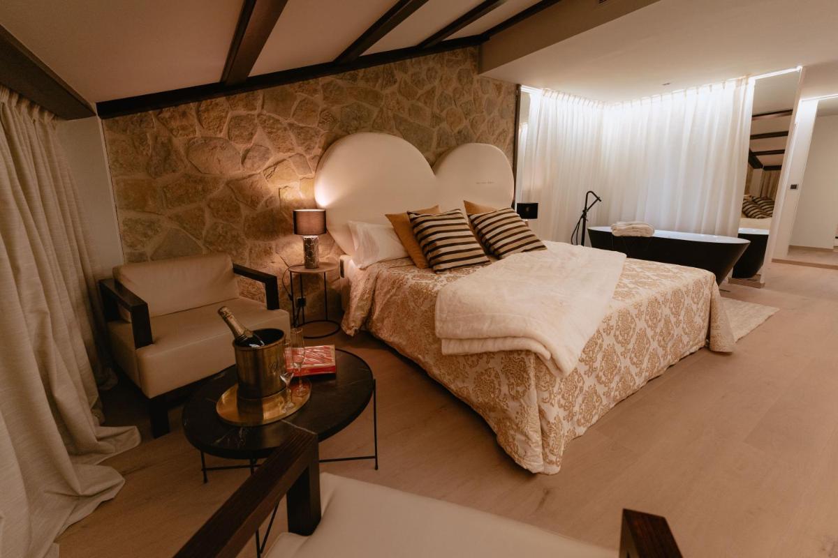 Cama o camas de una habitación en Hotel Spa Balfagon