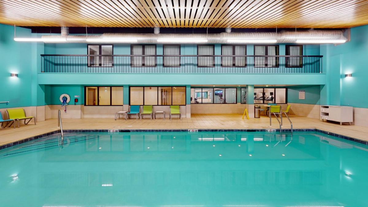 Holiday Inn Express South Burlington, an IHG Hotel - Housity