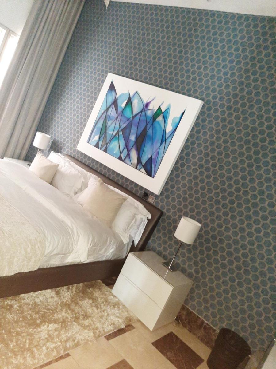 Suitetrails - Clayhall Luxury Apartment