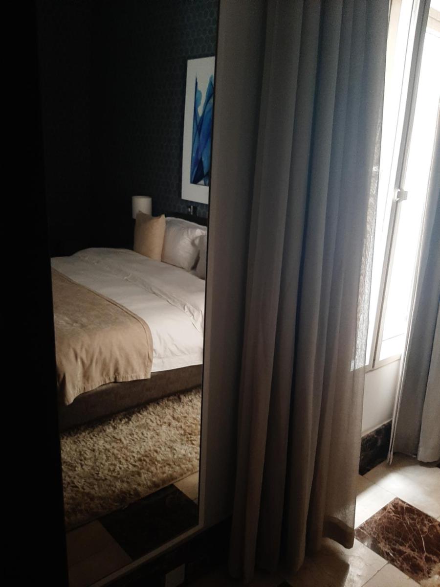 Suitetrails - Clayhall Luxury Apartment