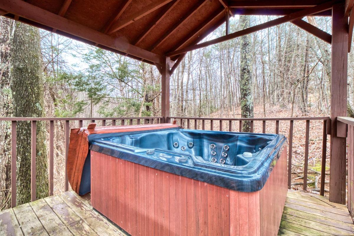 Overview, 2 Bedrooms, Grill, Hot Tub, Pool Table, Sleeps 6 - Housity