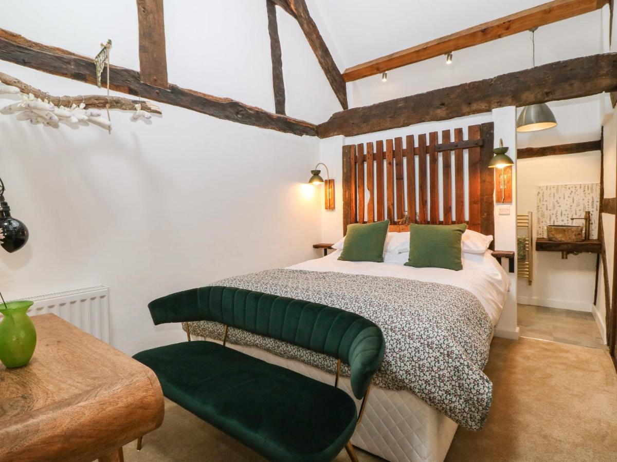 Plas Glan Yr Afon - Housity