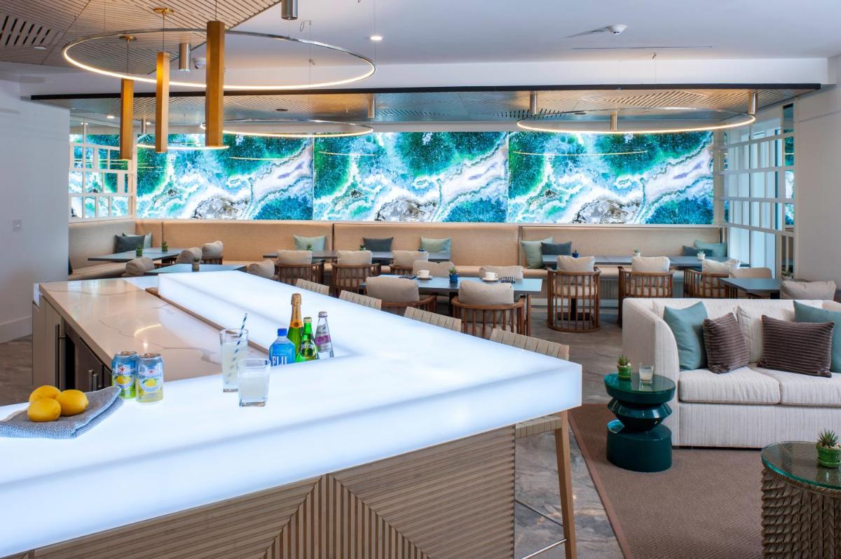 Suitetrails - Club Suites at Rum Point