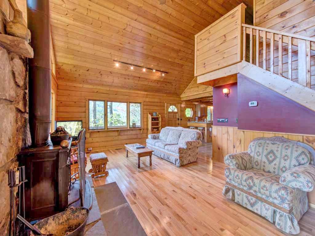 Seneca, 1 Bedroom, Sleeps 2, Private, View, Hot Tub, Pool Table, Grill - Housity