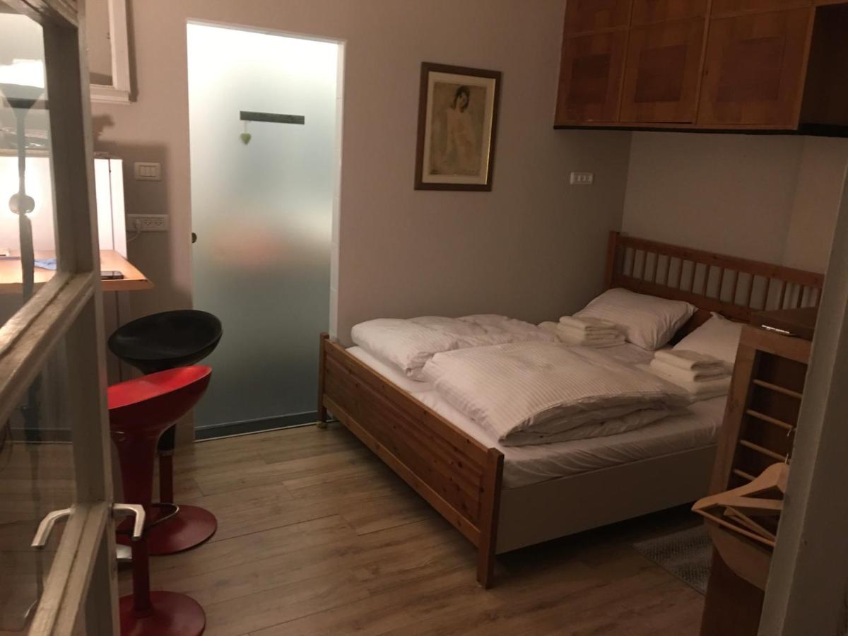 Suitetrails - Bialik St B&B room Bauhaus district Tel Aviv