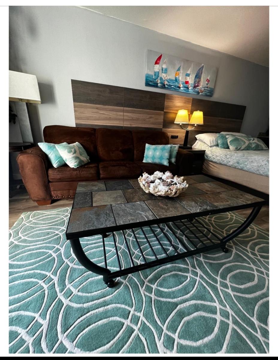 Upgraded Studio at Landmark Resort ! 17 pools, lazy rivers, jacuzzis! 814 - Housity