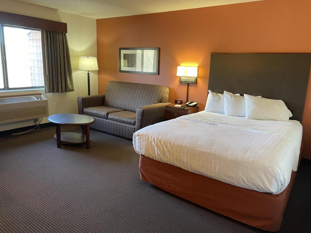 AmericInn by Wyndham Minocqua - Housity
