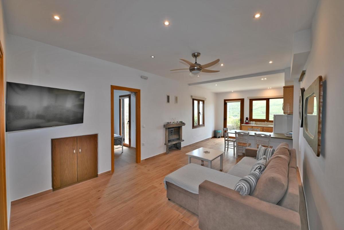 House with sea and mountain views - Housity