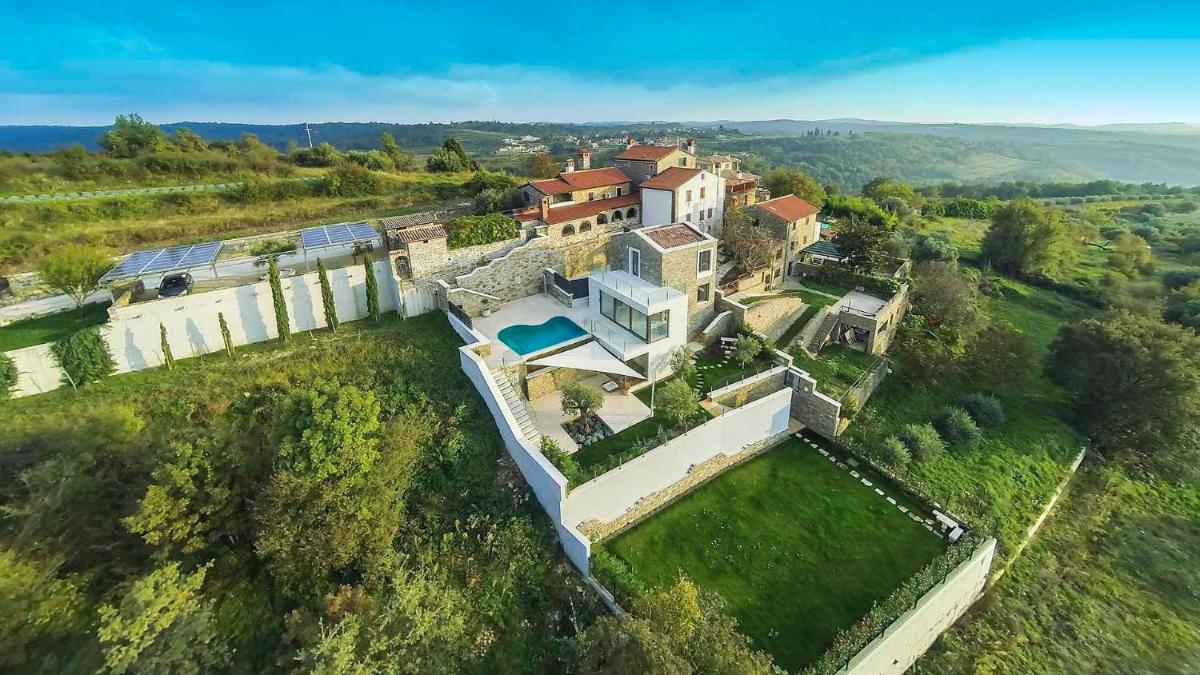 Luxurious villa with stunning view in Buje - Housity