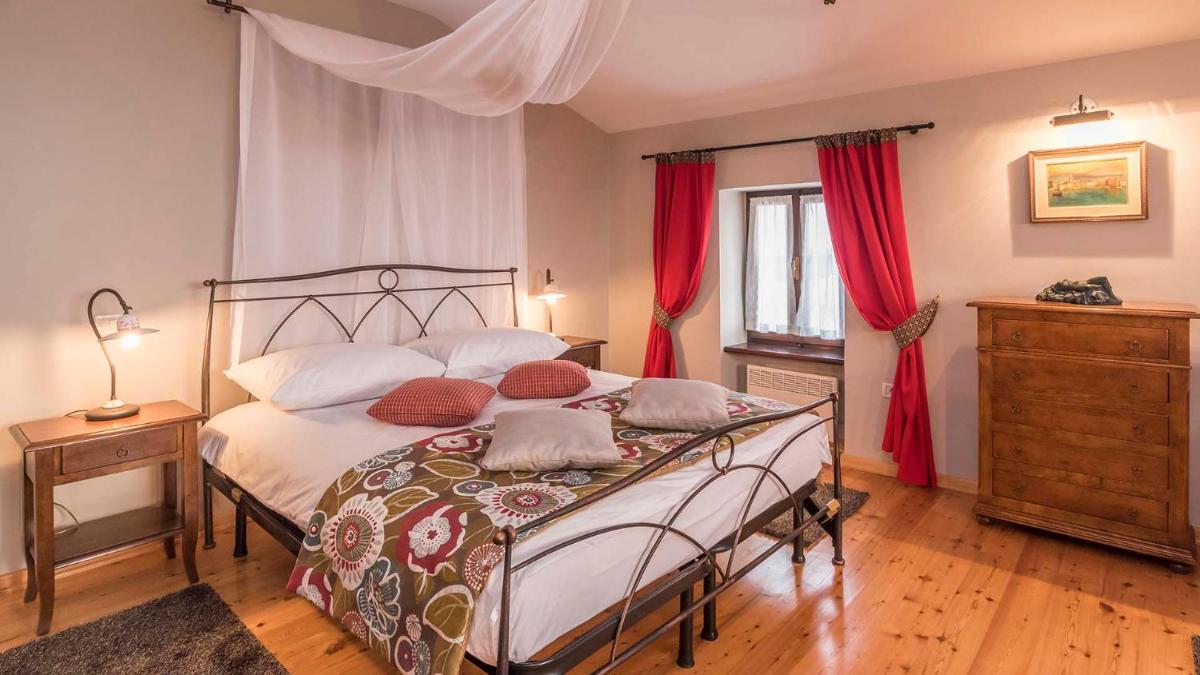 Luxurious villa with stunning view in Buje - Housity