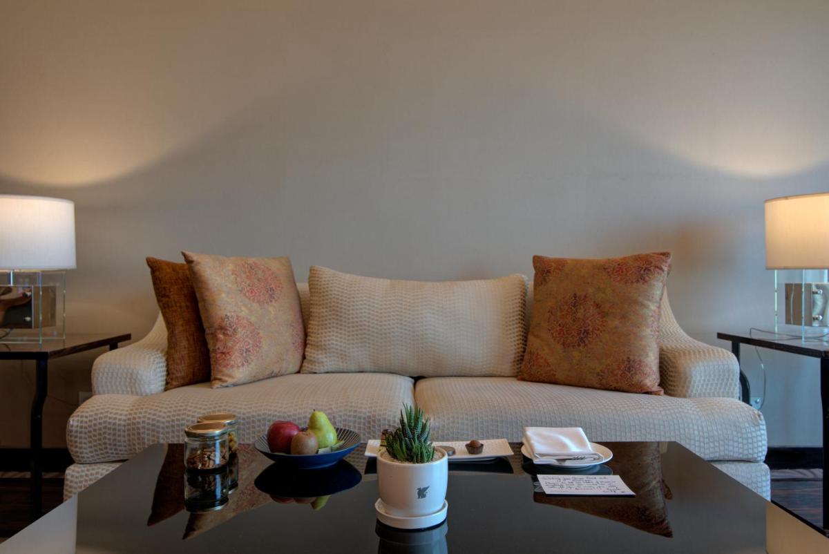 a living room with a couch and a table at JW Marriott Hotel New Delhi Aerocity in New Delhi a living room with a couch and a table at JW Marriott Hotel New Delhi Aerocity in New Delhi