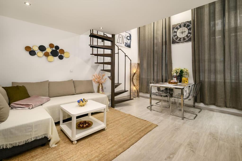 Ruin Bar-Loft Design Home - Housity