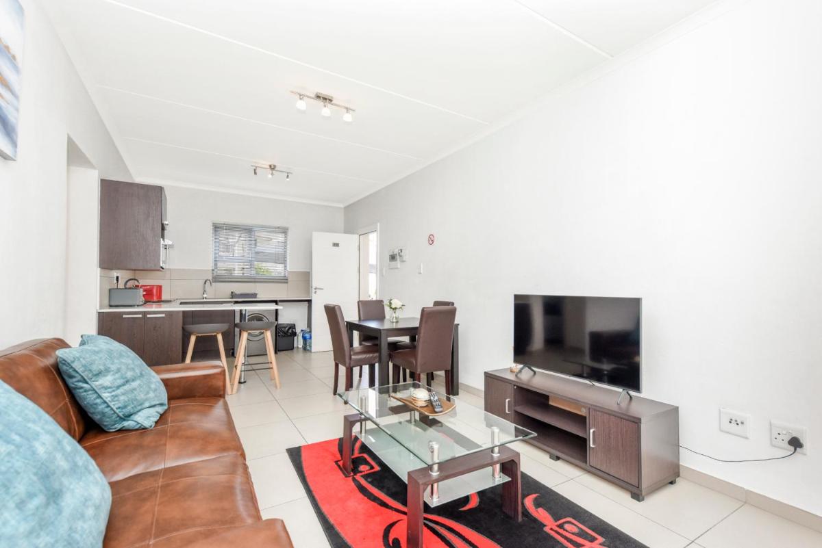V&S Apartments - Executive Suite in Fourways, Johannesburg - Housity